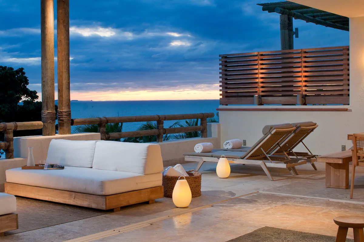 Una residencia frente al mar en Los Veneros, con chef y limpieza diaria.